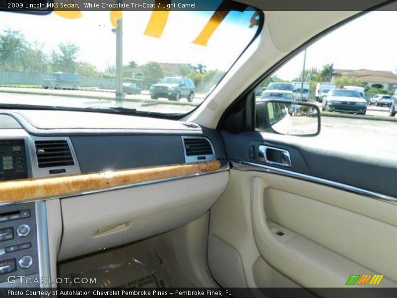White Chocolate Tri-Coat / Light Camel 2009 Lincoln MKS Sedan