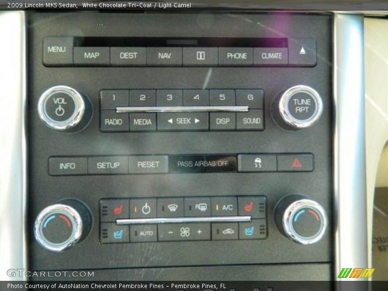 Controls of 2009 MKS Sedan