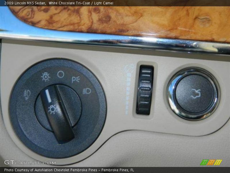 White Chocolate Tri-Coat / Light Camel 2009 Lincoln MKS Sedan