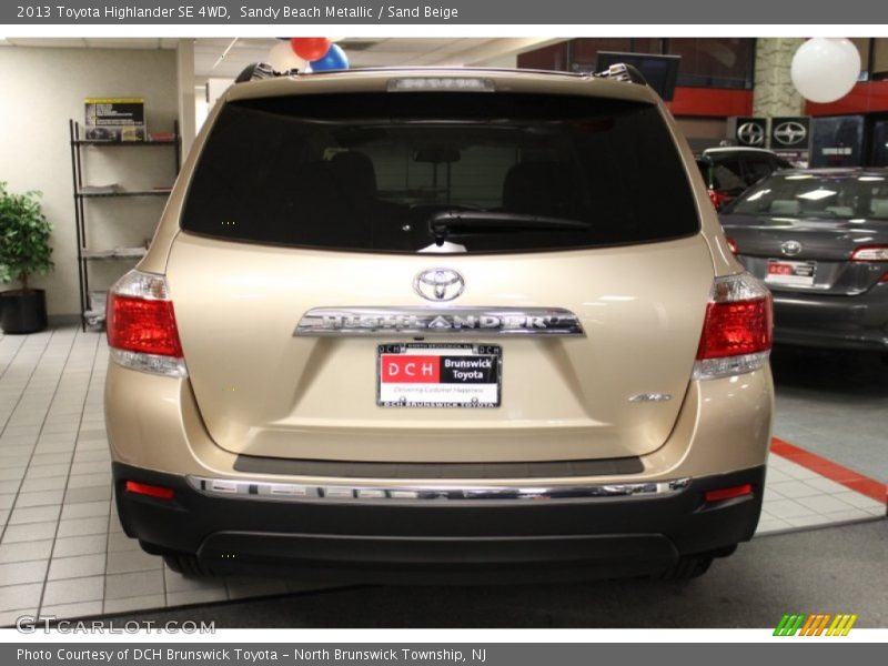 Sandy Beach Metallic / Sand Beige 2013 Toyota Highlander SE 4WD