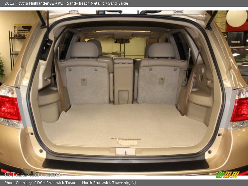 Sandy Beach Metallic / Sand Beige 2013 Toyota Highlander SE 4WD