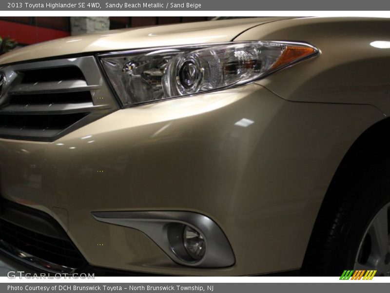 Sandy Beach Metallic / Sand Beige 2013 Toyota Highlander SE 4WD