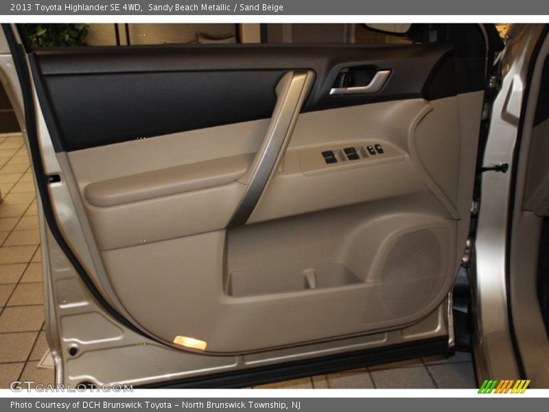 Sandy Beach Metallic / Sand Beige 2013 Toyota Highlander SE 4WD