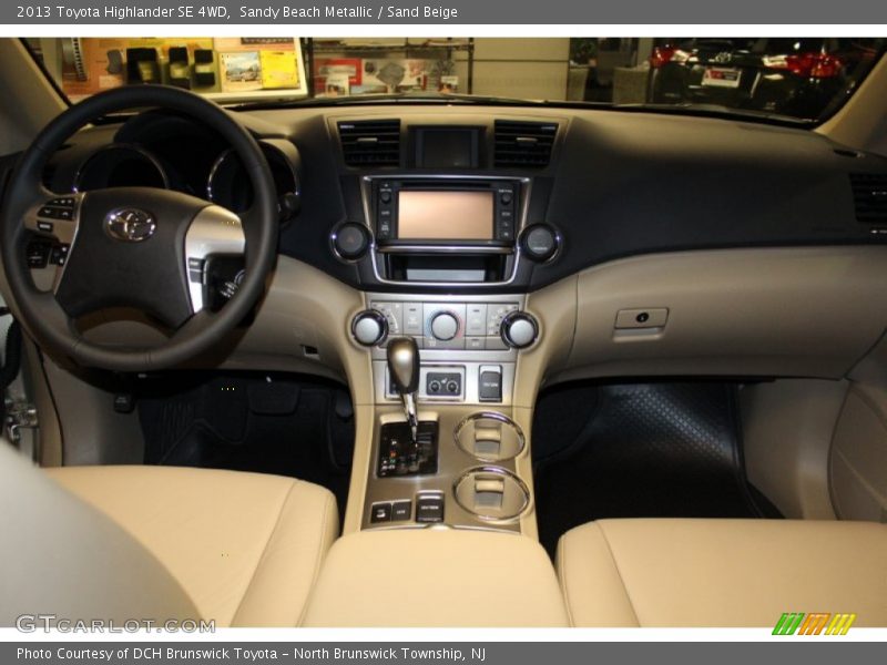 Sandy Beach Metallic / Sand Beige 2013 Toyota Highlander SE 4WD