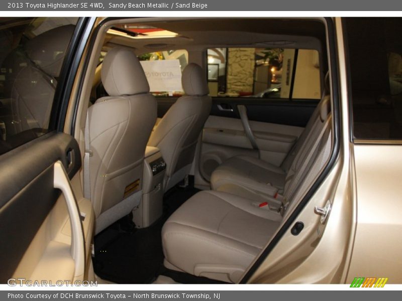 Sandy Beach Metallic / Sand Beige 2013 Toyota Highlander SE 4WD