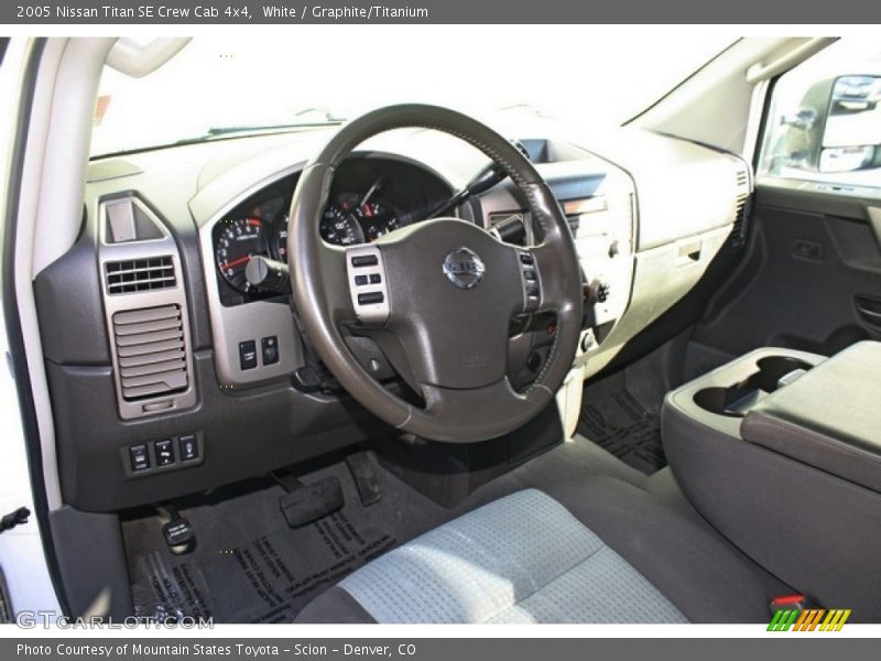 White / Graphite/Titanium 2005 Nissan Titan SE Crew Cab 4x4