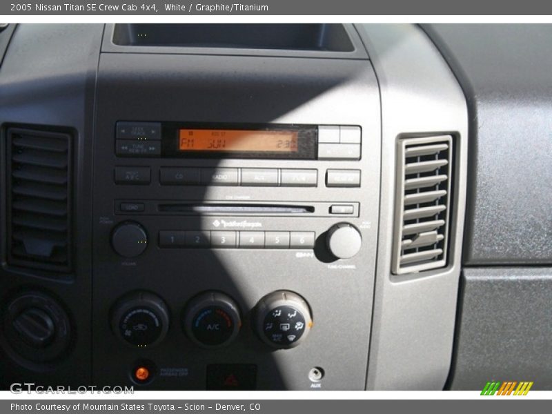 White / Graphite/Titanium 2005 Nissan Titan SE Crew Cab 4x4
