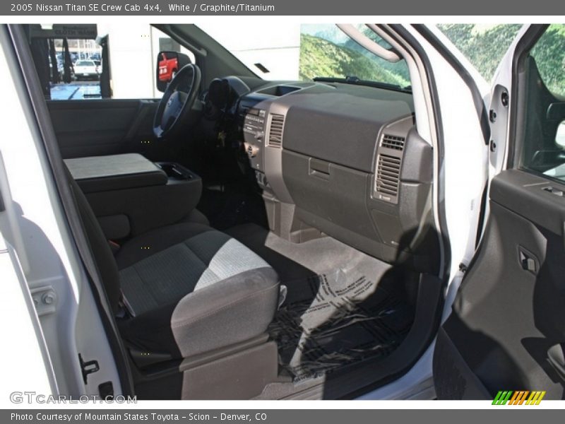 White / Graphite/Titanium 2005 Nissan Titan SE Crew Cab 4x4