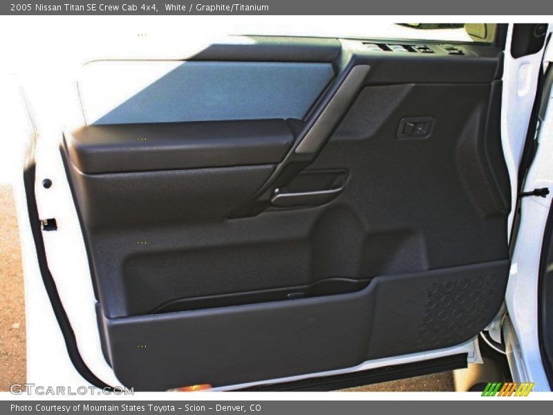 White / Graphite/Titanium 2005 Nissan Titan SE Crew Cab 4x4