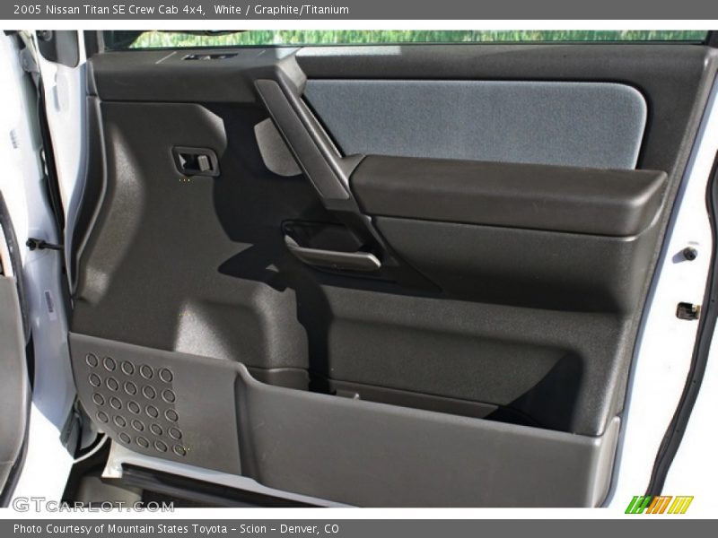 White / Graphite/Titanium 2005 Nissan Titan SE Crew Cab 4x4