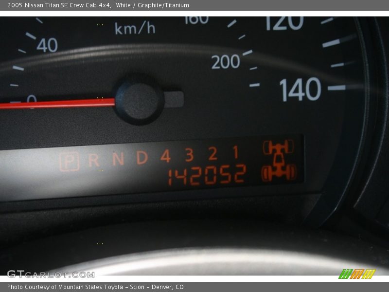 White / Graphite/Titanium 2005 Nissan Titan SE Crew Cab 4x4