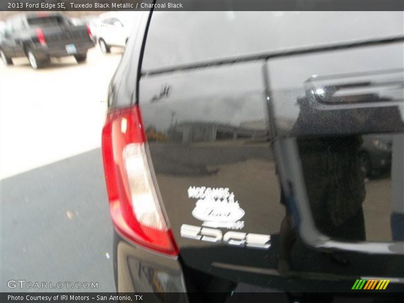 Tuxedo Black Metallic / Charcoal Black 2013 Ford Edge SE