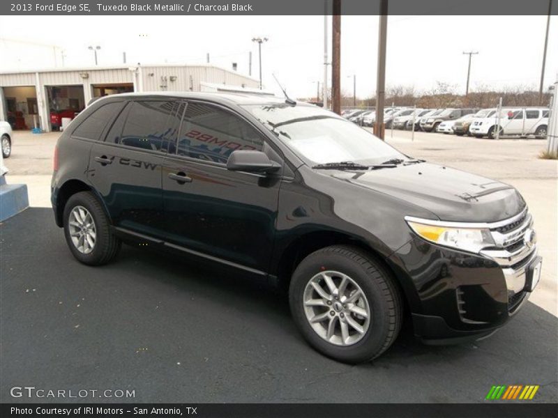 Tuxedo Black Metallic / Charcoal Black 2013 Ford Edge SE