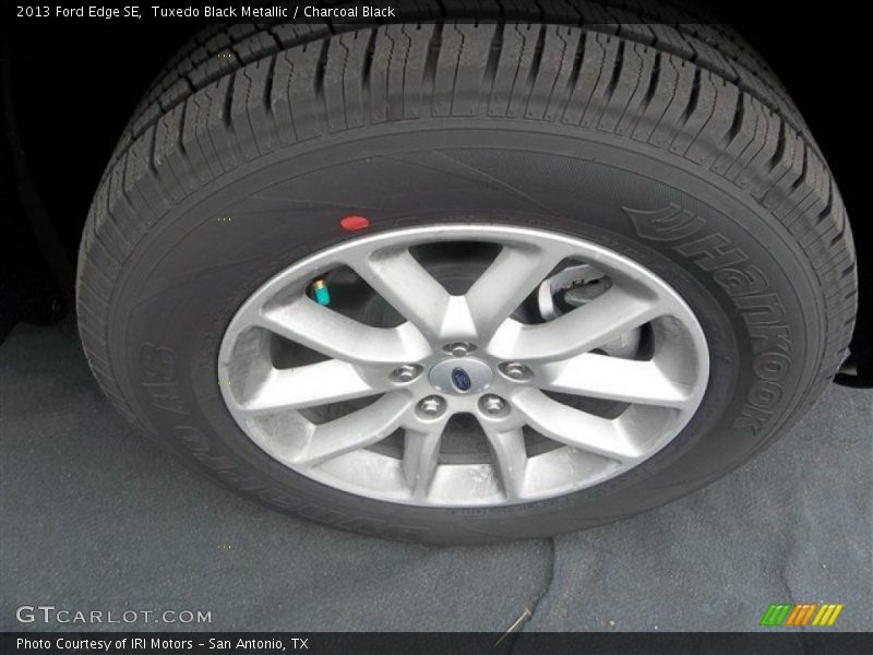 Tuxedo Black Metallic / Charcoal Black 2013 Ford Edge SE