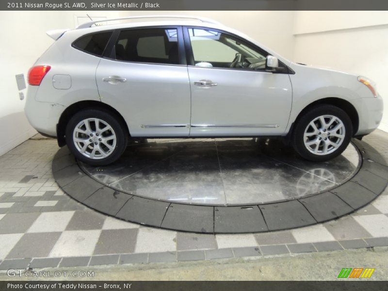 Silver Ice Metallic / Black 2011 Nissan Rogue SL AWD