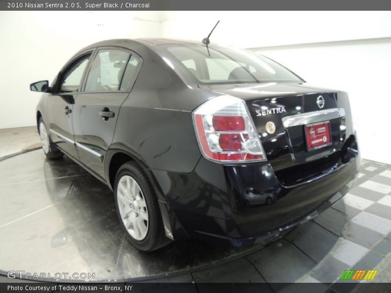 Super Black / Charcoal 2010 Nissan Sentra 2.0 S