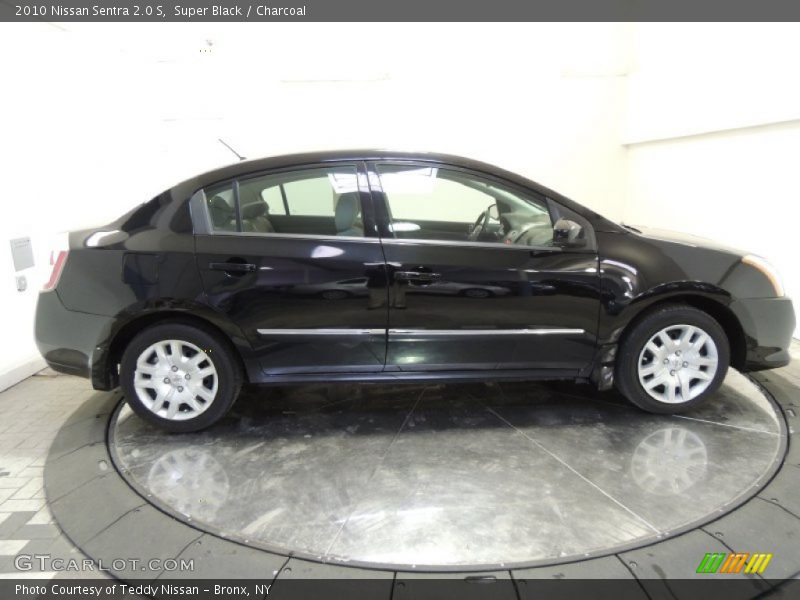 Super Black / Charcoal 2010 Nissan Sentra 2.0 S