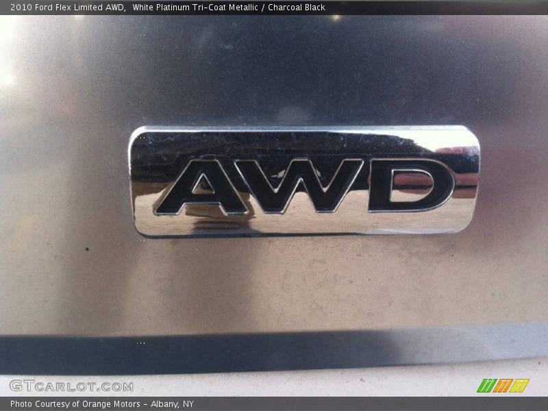 White Platinum Tri-Coat Metallic / Charcoal Black 2010 Ford Flex Limited AWD