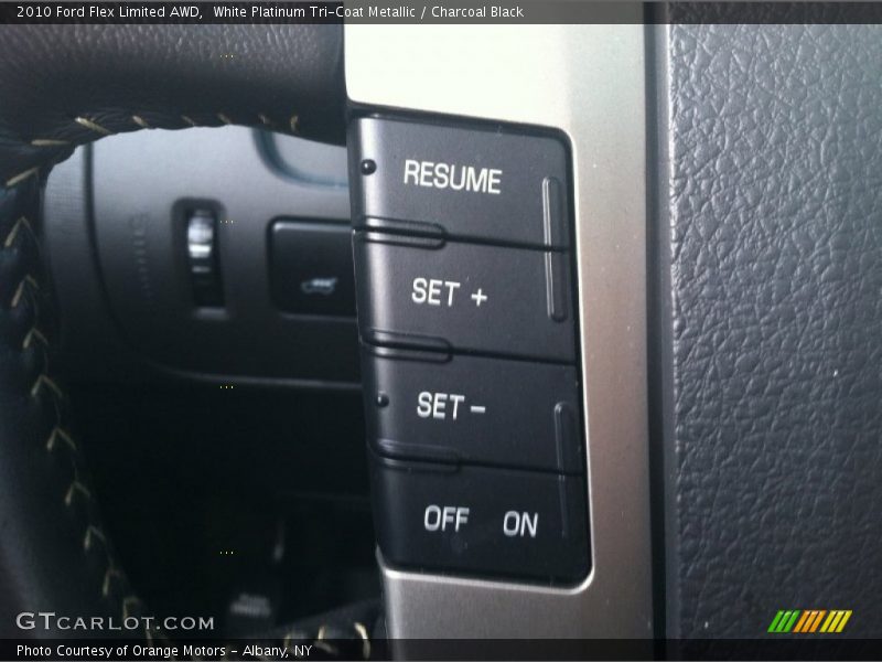 White Platinum Tri-Coat Metallic / Charcoal Black 2010 Ford Flex Limited AWD