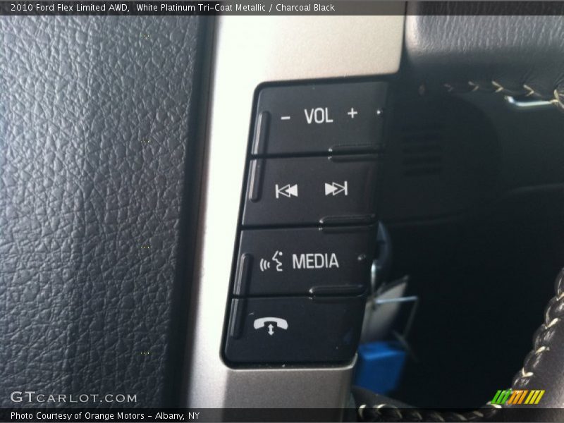 White Platinum Tri-Coat Metallic / Charcoal Black 2010 Ford Flex Limited AWD