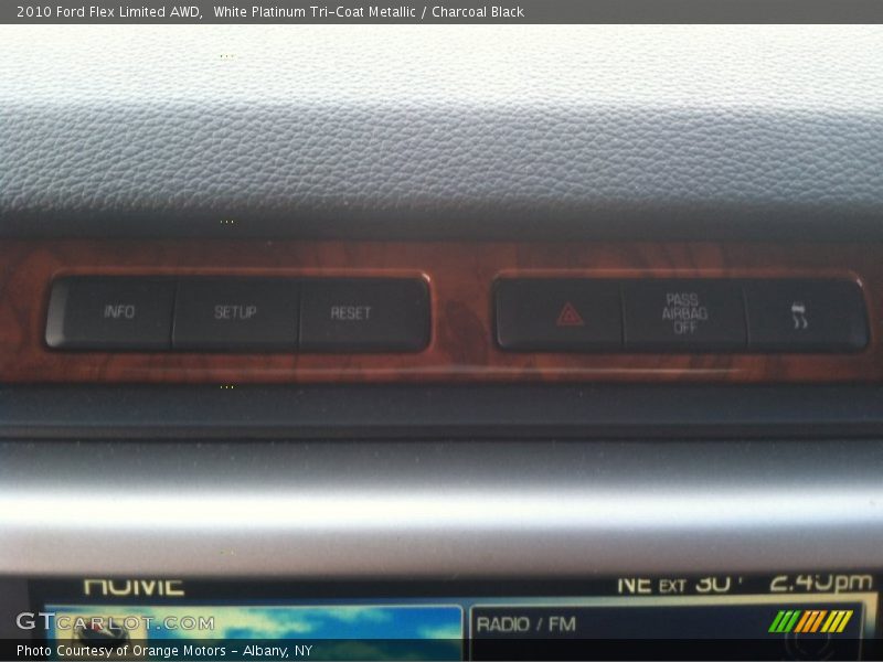 White Platinum Tri-Coat Metallic / Charcoal Black 2010 Ford Flex Limited AWD