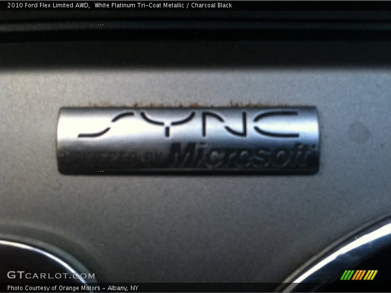 White Platinum Tri-Coat Metallic / Charcoal Black 2010 Ford Flex Limited AWD