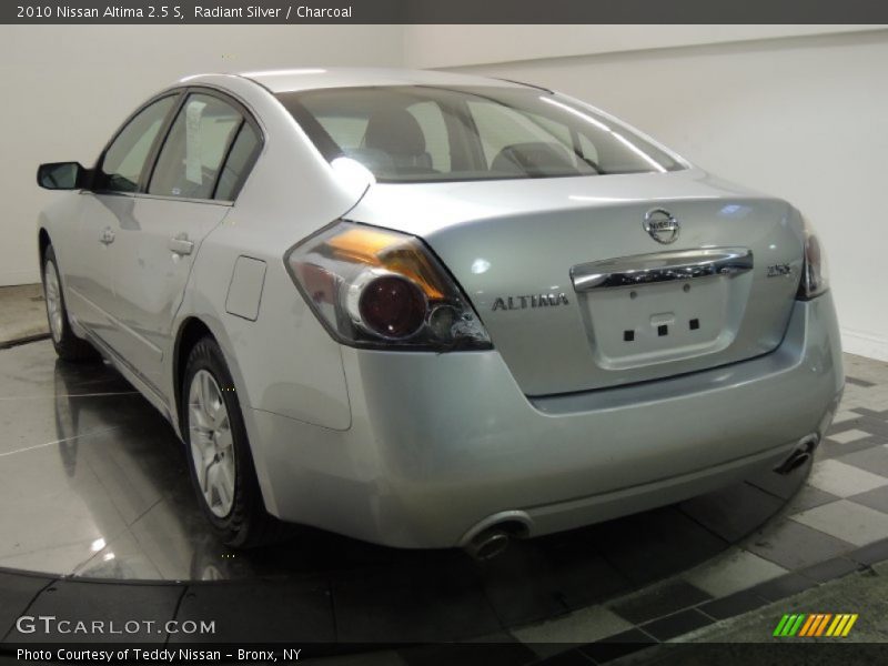Radiant Silver / Charcoal 2010 Nissan Altima 2.5 S