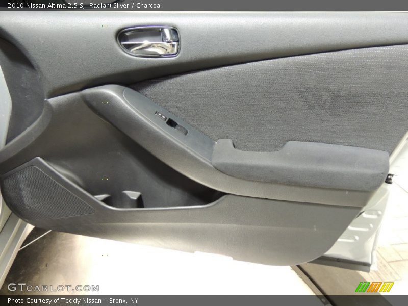 Radiant Silver / Charcoal 2010 Nissan Altima 2.5 S