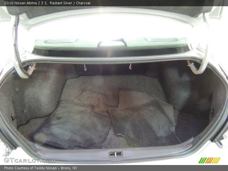 Radiant Silver / Charcoal 2010 Nissan Altima 2.5 S