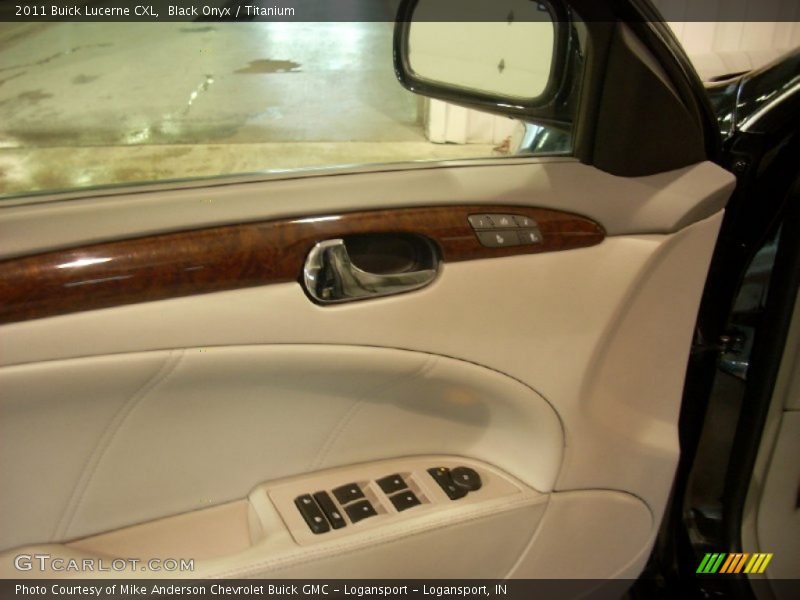 Black Onyx / Titanium 2011 Buick Lucerne CXL