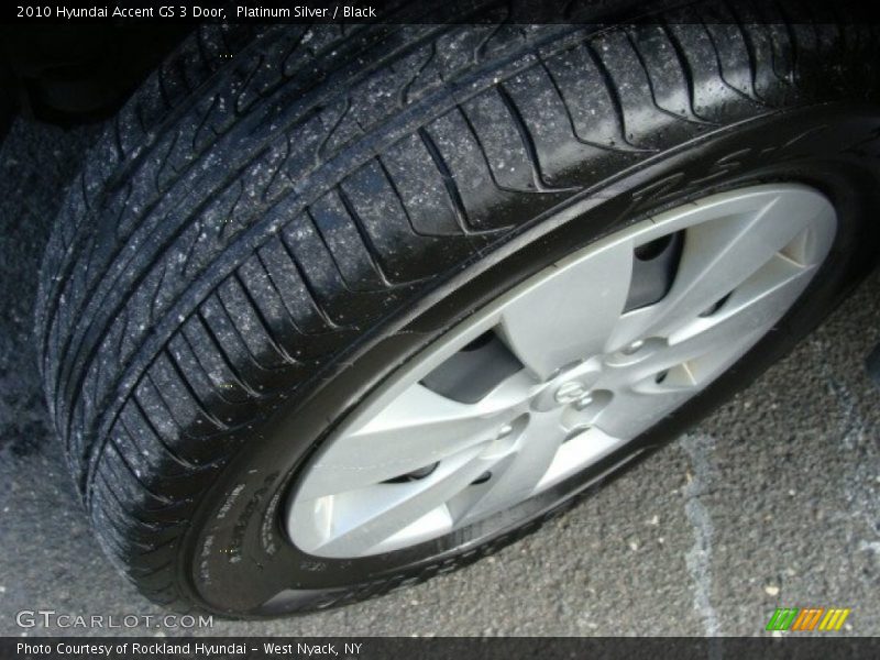 Platinum Silver / Black 2010 Hyundai Accent GS 3 Door