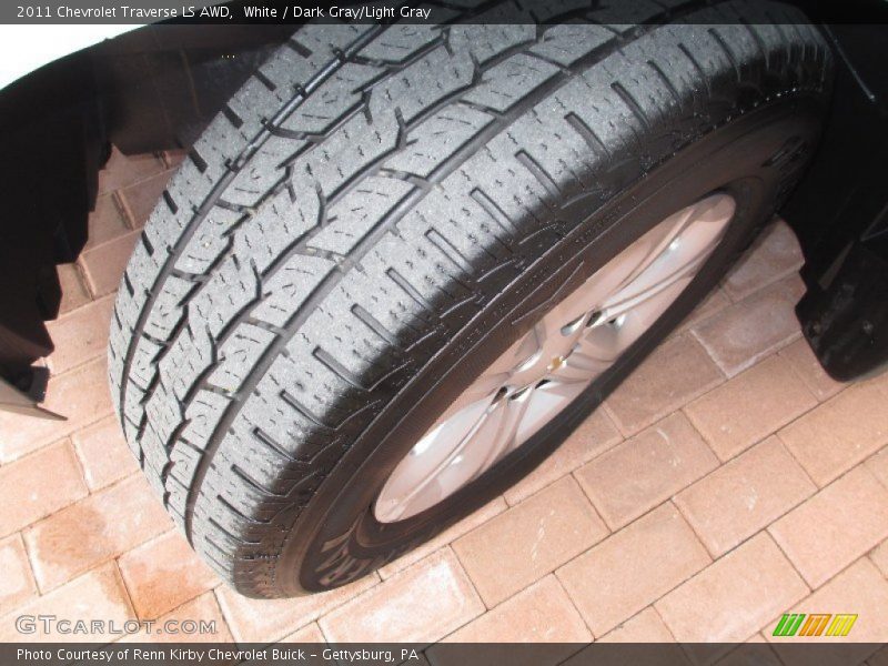 White / Dark Gray/Light Gray 2011 Chevrolet Traverse LS AWD