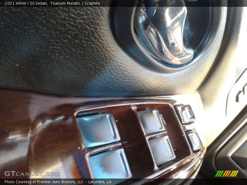 Titanium Metallic / Graphite 2001 Infiniti I 30 Sedan
