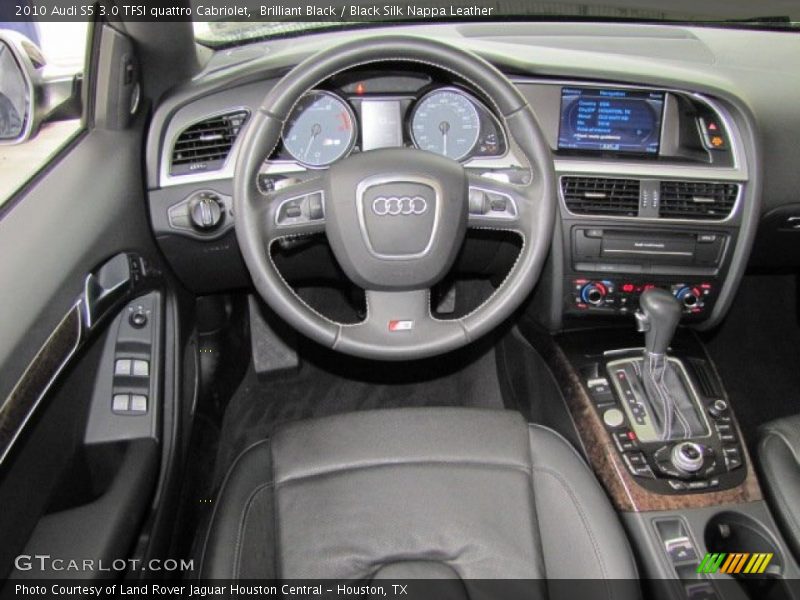 Dashboard of 2010 S5 3.0 TFSI quattro Cabriolet