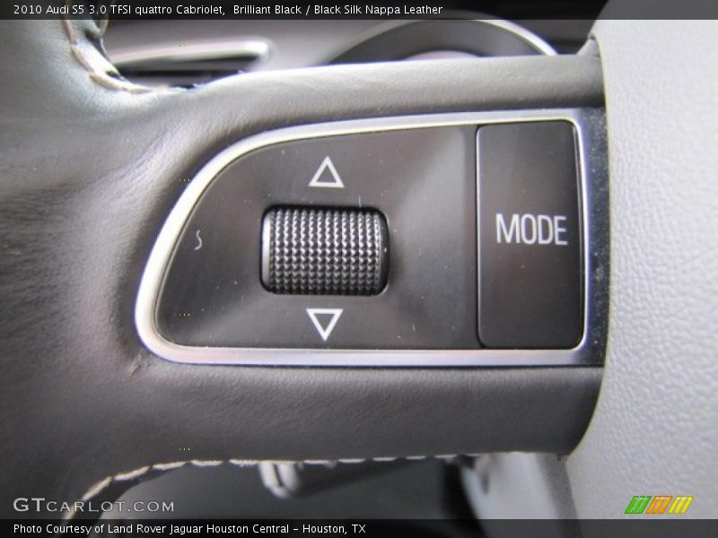 Controls of 2010 S5 3.0 TFSI quattro Cabriolet