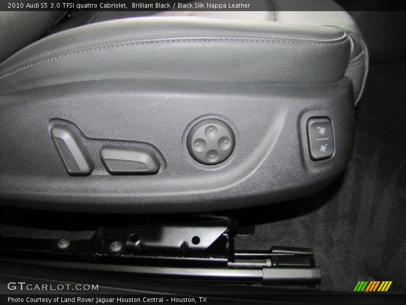 Controls of 2010 S5 3.0 TFSI quattro Cabriolet