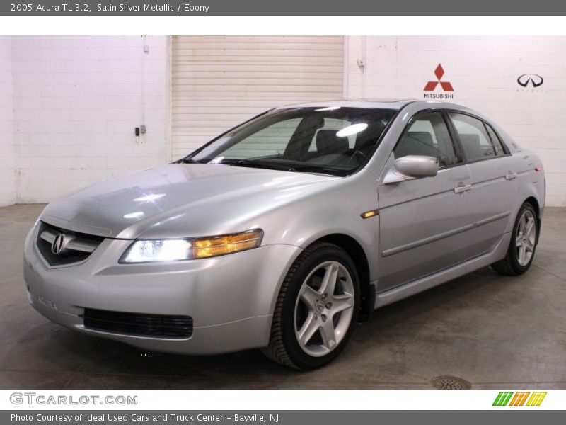 Front 3/4 View of 2005 TL 3.2