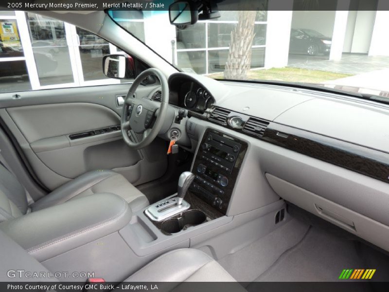 Dashboard of 2005 Montego Premier