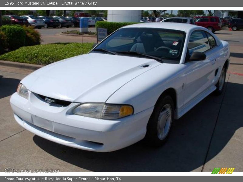 Crystal White / Gray 1995 Ford Mustang V6 Coupe