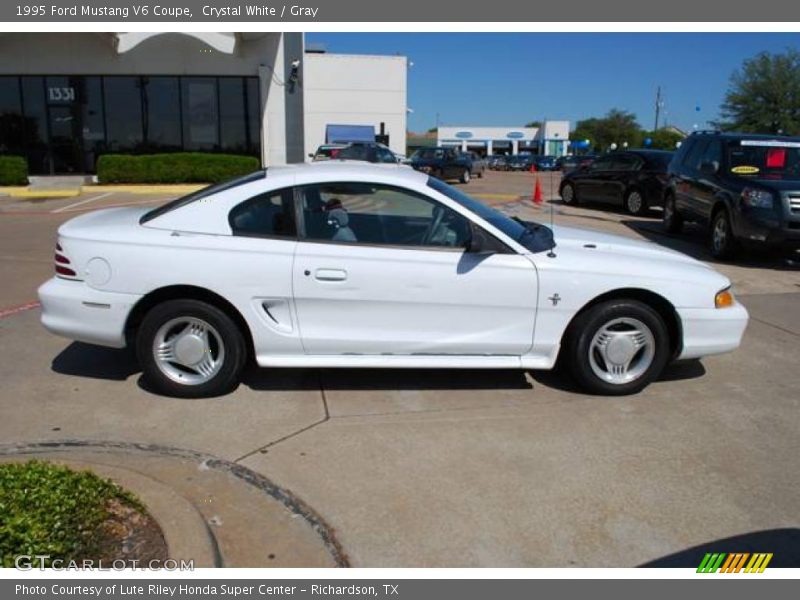 Crystal White / Gray 1995 Ford Mustang V6 Coupe
