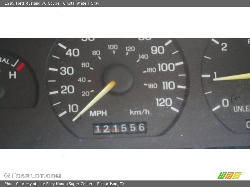Crystal White / Gray 1995 Ford Mustang V6 Coupe