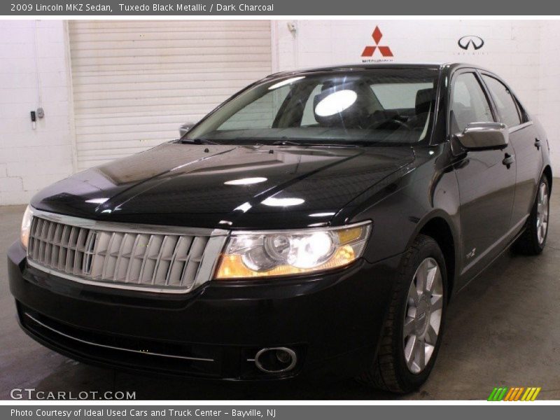 Front 3/4 View of 2009 MKZ Sedan