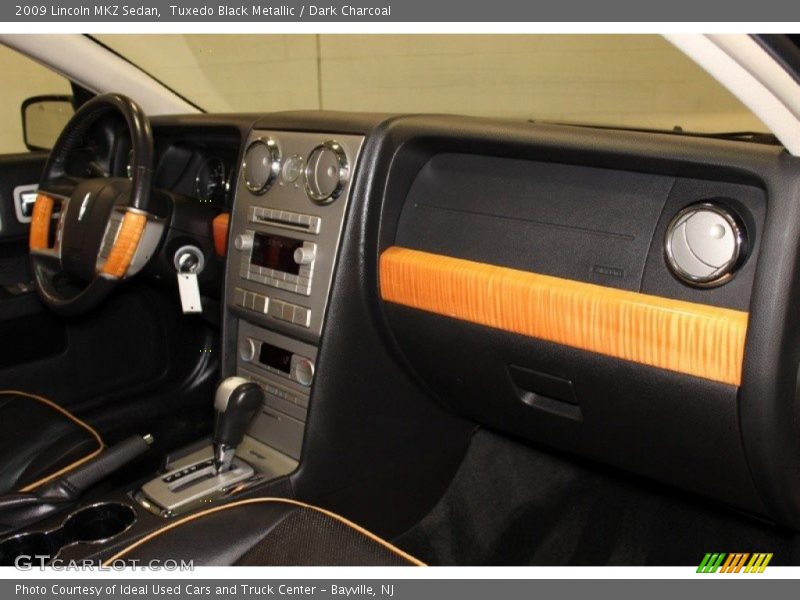 Dashboard of 2009 MKZ Sedan