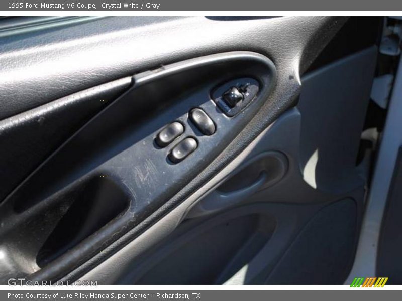 Crystal White / Gray 1995 Ford Mustang V6 Coupe