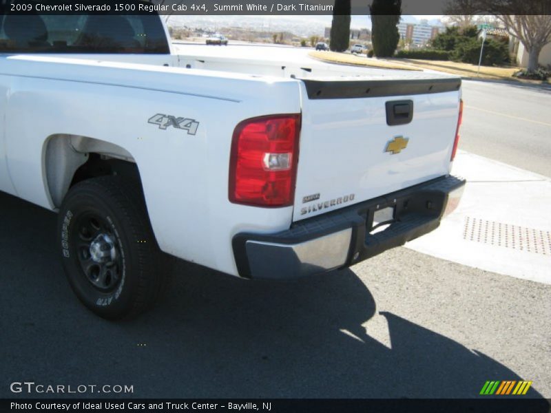 Summit White / Dark Titanium 2009 Chevrolet Silverado 1500 Regular Cab 4x4