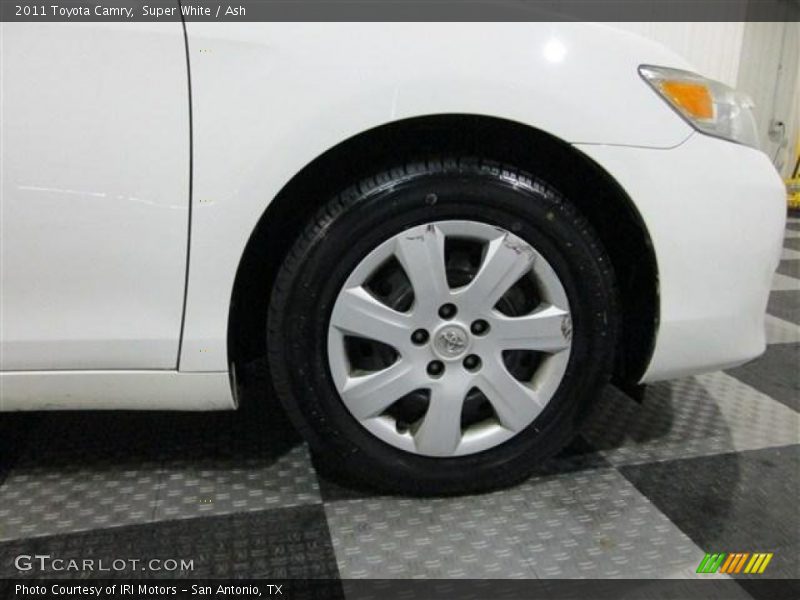 Super White / Ash 2011 Toyota Camry