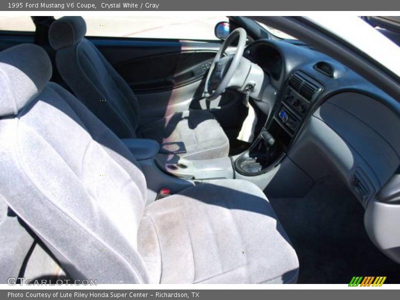 Crystal White / Gray 1995 Ford Mustang V6 Coupe