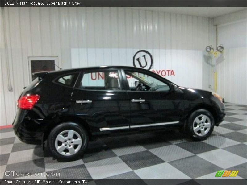Super Black / Gray 2012 Nissan Rogue S
