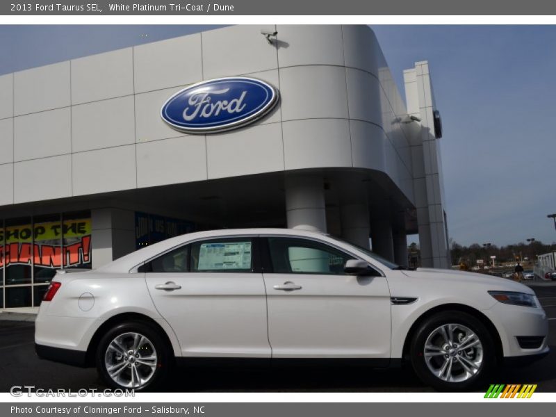 White Platinum Tri-Coat / Dune 2013 Ford Taurus SEL