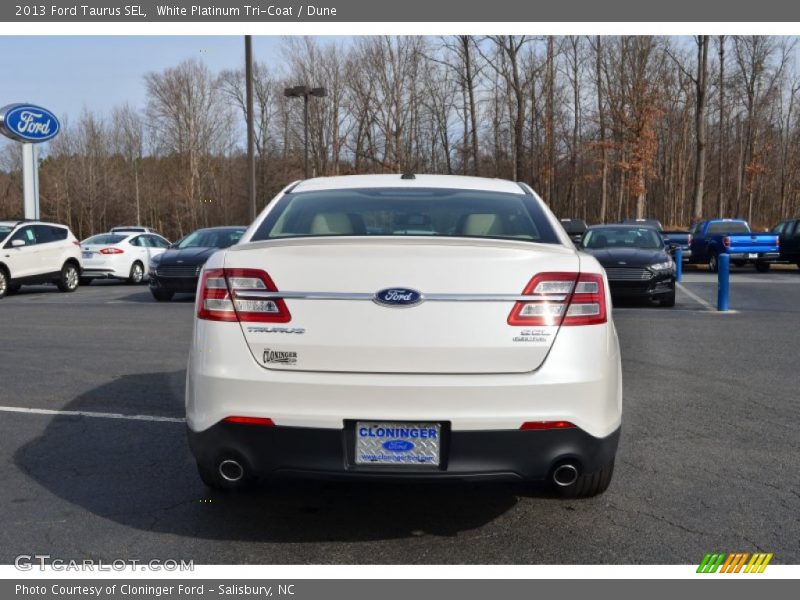 White Platinum Tri-Coat / Dune 2013 Ford Taurus SEL